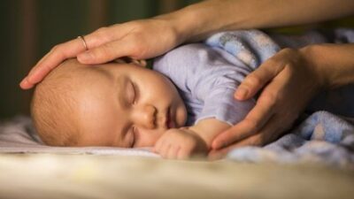 Cara Membuat Bayi Tidur Nyenyak dengan Rutinitas Sederhana